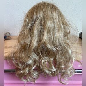 Hairdo Hair U Wear Blonde Highlights Long Wavy Wig